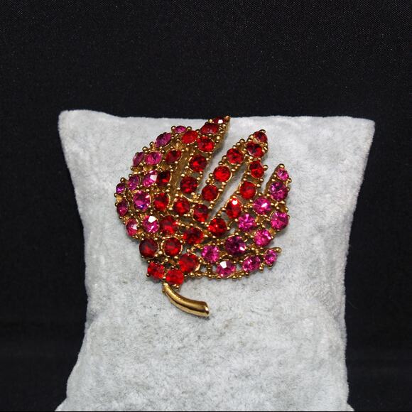 Vintage Floral Red Pink Rhinestone Brooch, Gold Tone, 1990s Jewelry - Picture 3 of 8